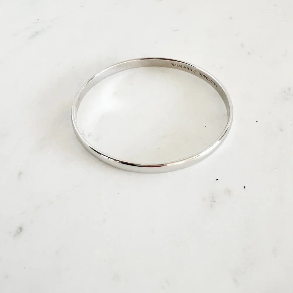 Kate Spade:New York Elegant and simple Silver Bangle engraved Bracelet - Picture 1 of 3